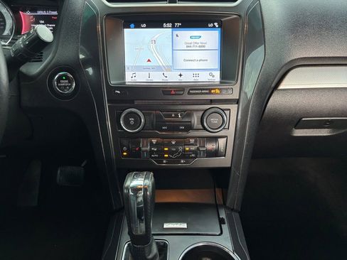 Used 2017 Ford Explorer XLT w/ Equipment Group 202A AWD/4WD image 12