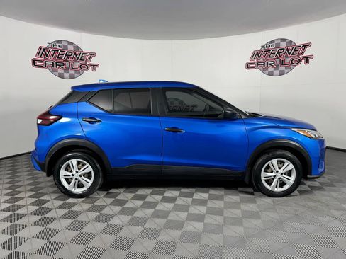 Used 2023 Nissan Kicks S image 8