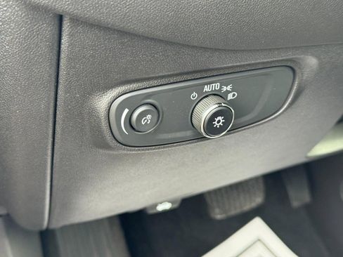 Certified 2024 Chevrolet Equinox LT FWD image 16