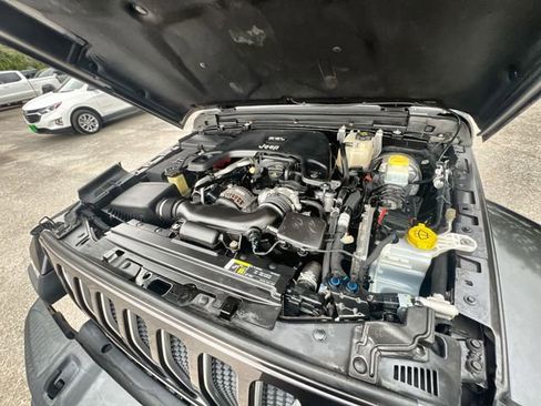 Used 2018 Jeep Wrangler Unlimited Sahara AWD/4WD image 29