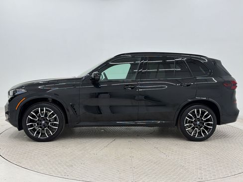 New 2026 BMW X5 xDrive40i w/ M Sport Package AWD/4WD image 2