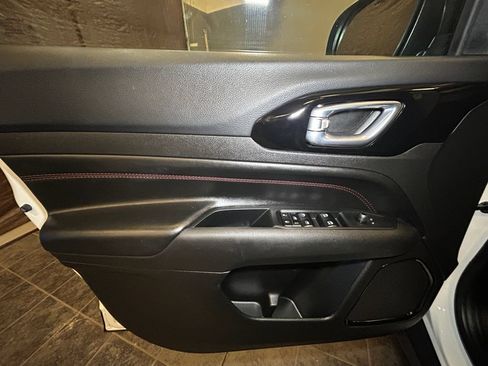 Used 2025 Jeep Compass Trailhawk AWD/4WD image 20