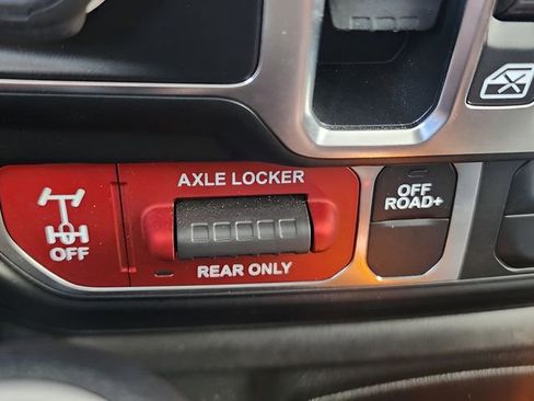 Used 2024 Jeep Gladiator Sport image 33