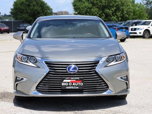 Used 2018 Lexus ES 300h w/ Navigation Package image 2