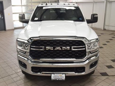 Used 2024 RAM 3500 SLT w/ Quick Order Package 2YG SLT AWD/4WD image 2