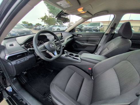 Used 2025 Nissan Altima 2.5 SV FWD image 15