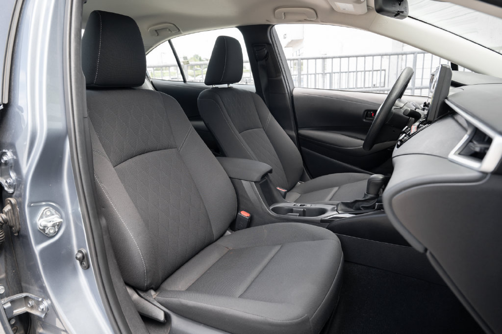 Used 2025 Toyota Corolla LE FWD image 33
