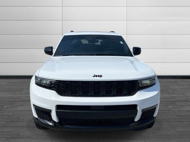 Used 2025 Jeep Grand Cherokee L Limited w/ Black Appearance Package AWD/4WD image 8