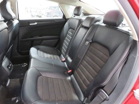 Used 2018 Ford Fusion SE w/ Equipment Group 201A FWD image 12
