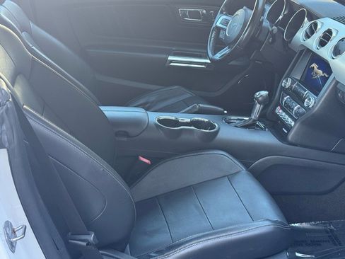 Used 2016 Ford Mustang Premium image 25