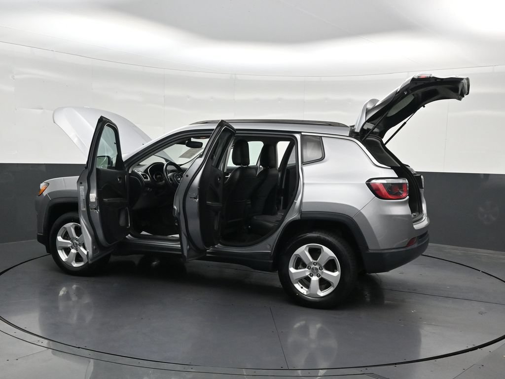 Used 2019 Jeep Compass Latitude AWD/4WD image 34