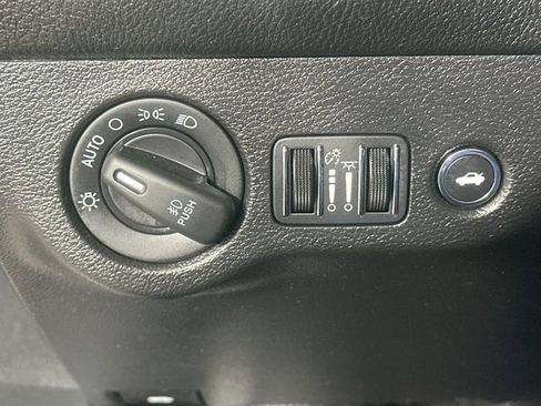 Used 2022 Dodge Challenger SXT w/ Driver Convenience Group image 24