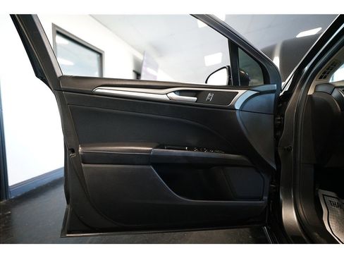 Used 2016 Ford Fusion SE image 16