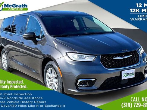 Used 2023 Chrysler Pacifica Touring-L FWD image 1