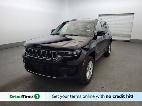 Used 2023 Jeep Grand Cherokee Laredo AWD/4WD image 1