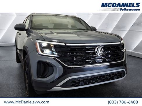 New 2026 Volkswagen Atlas Cross Sport SE FWD image 1