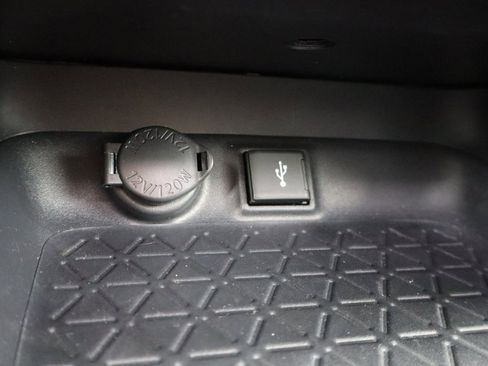 Used 2020 Toyota RAV4 XLE Premium image 15