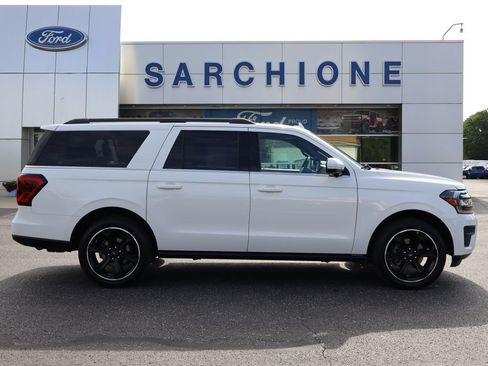 Used 2024 Ford Expedition Max Limited AWD/4WD image 2