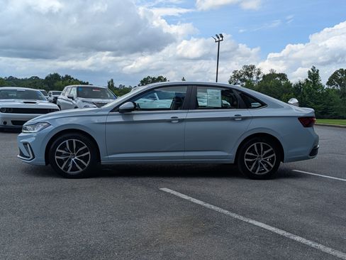 Used 2025 Volkswagen Jetta SE w/ Sunroof Package FWD image 6