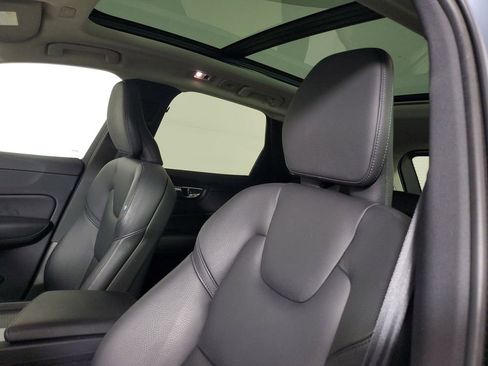 Used 2019 Volvo XC60 T5 Momentum w/ Multimedia Package image 25