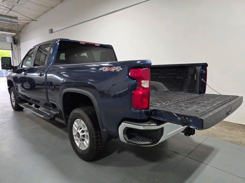 Used 2022 Chevrolet Silverado 2500 LT w/ Convenience Package AWD/4WD image 4