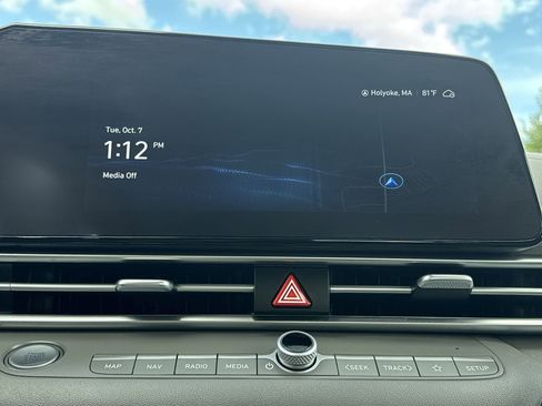 Certified 2024 Hyundai Elantra SEL image 17