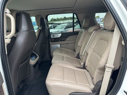 Used 2023 Lincoln Navigator Reserve image 11