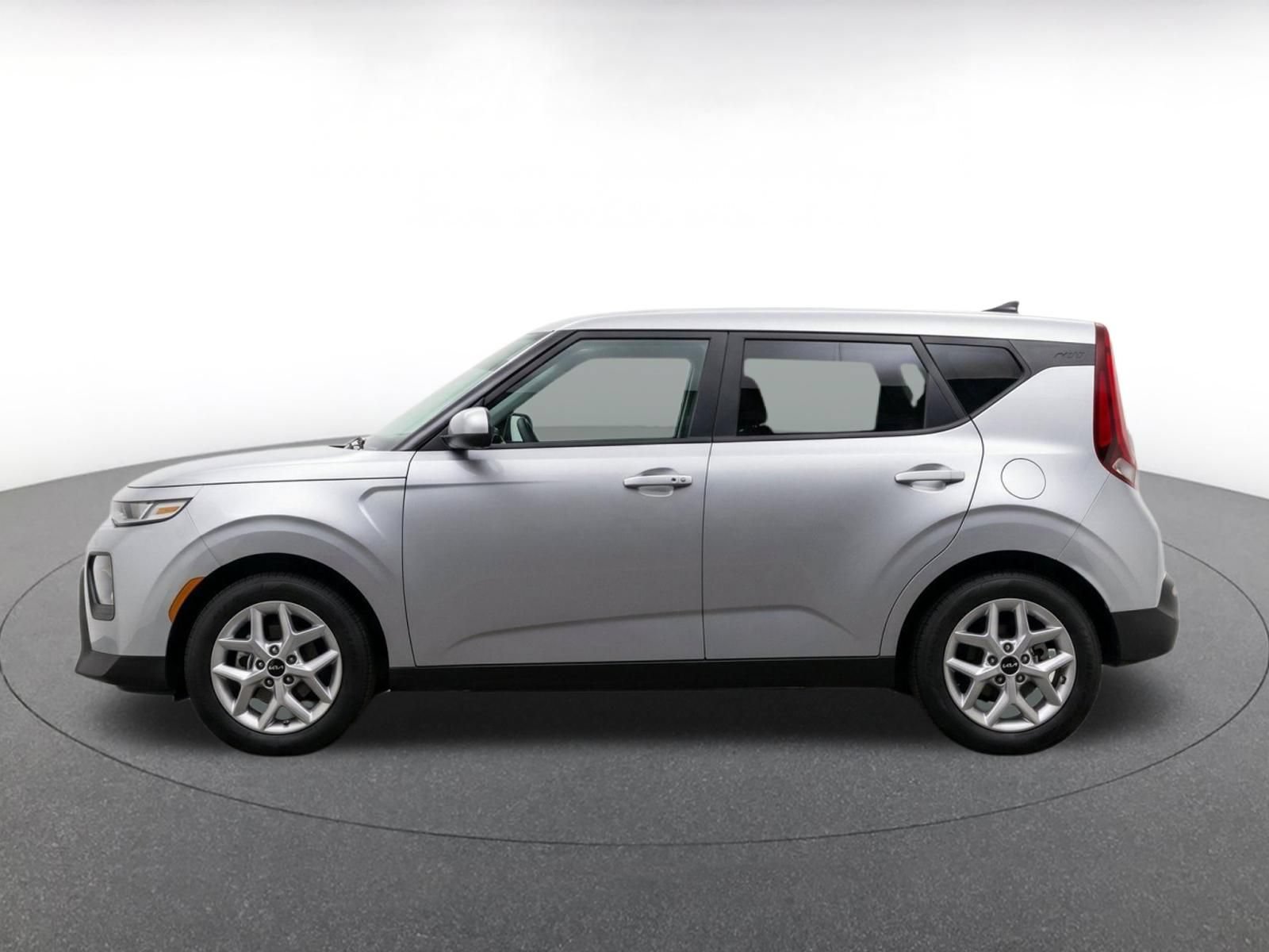 Used 2025 Kia Soul LX w/ LX Technology Package FWD image 4