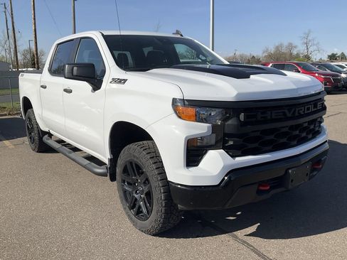 Used 2023 Chevrolet Silverado 1500 Custom Trail Boss w/ LPO, Dark Essentials Package image 2