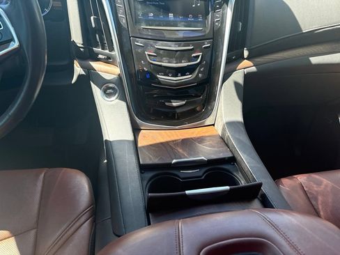 Used 2020 Cadillac Escalade Premium Luxury AWD/4WD image 14