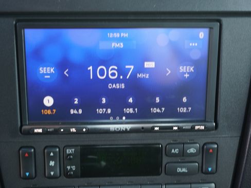 Used 2004 Ford Thunderbird image 38