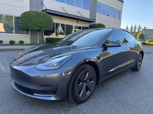 Used 2023 Tesla Model 3 Standard Range RWD image 4