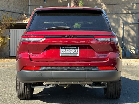 New 2025 Jeep Grand Cherokee Limited w/ Black Appearance Package AWD/4WD image 4