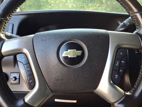 Used 2018 Chevrolet Express 2500 w/ Driver Convenience Package RWD image 32