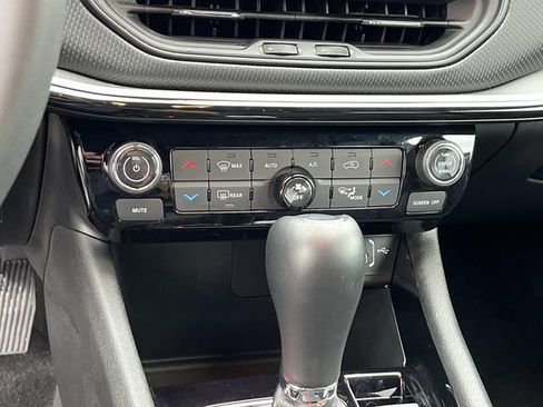 Used 2025 Jeep Compass Trailhawk AWD/4WD image 30