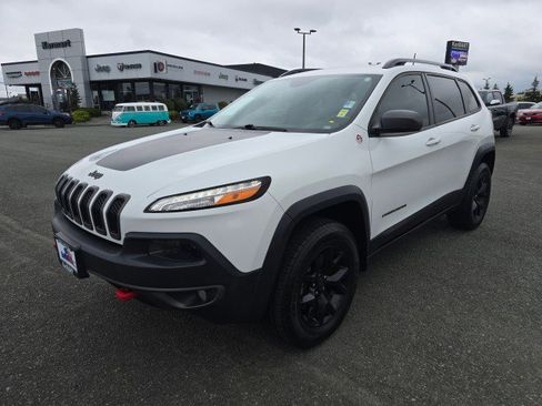 Used 2017 Jeep Cherokee Trailhawk image 8