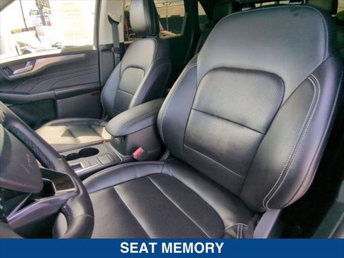 Certified 2022 Ford Escape Titanium FWD image 20