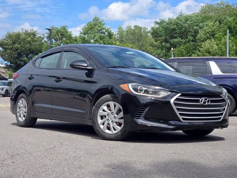 Used 2018 Hyundai Elantra SE FWD image 2