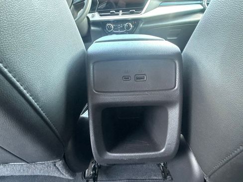 Used 2025 Chevrolet Trax LT FWD image 13