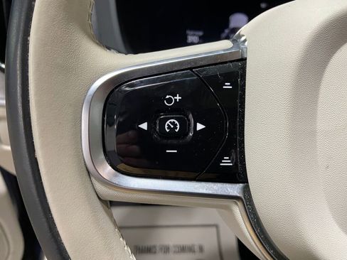 Used 2023 Volvo XC60 B5 Plus image 17