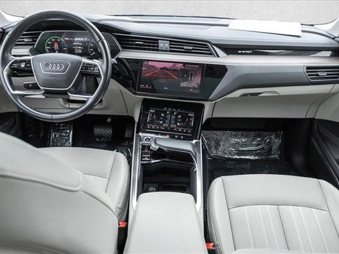 Used 2024 Audi Q8 e-tron Premium Plus w/ Premium Plus Package image 21