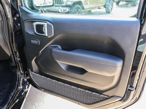 Used 2025 Jeep Wrangler Unlimited Sport AWD/4WD image 14