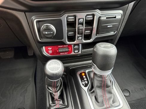 Used 2022 Jeep Wrangler Unlimited Rubicon AWD/4WD image 21