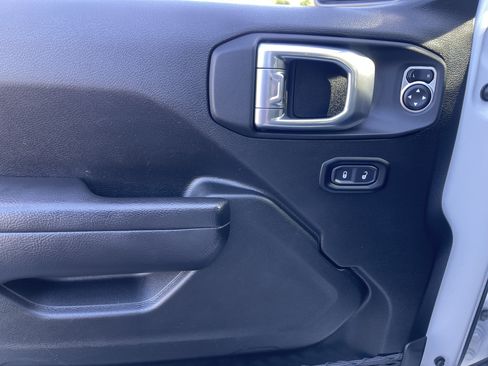 Used 2024 Jeep Wrangler Unlimited AWD/4WD image 16
