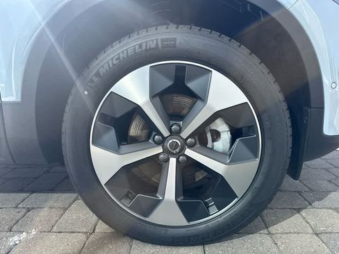 Used 2026 Volvo XC40 B5 Plus AWD/4WD image 38