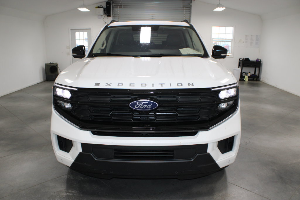 Used 2025 Ford Expedition Max Active AWD/4WD image 3