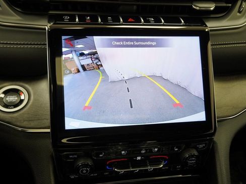 New 2025 Jeep Grand Cherokee Overland image 23