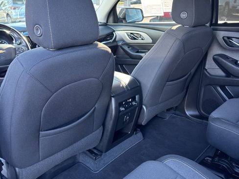 Used 2021 Chevrolet Traverse LT image 19