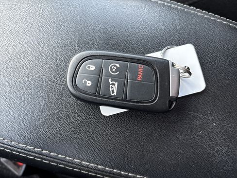 Used 2019 Jeep Cherokee Limited w/ Luxury Group AWD/4WD image 36