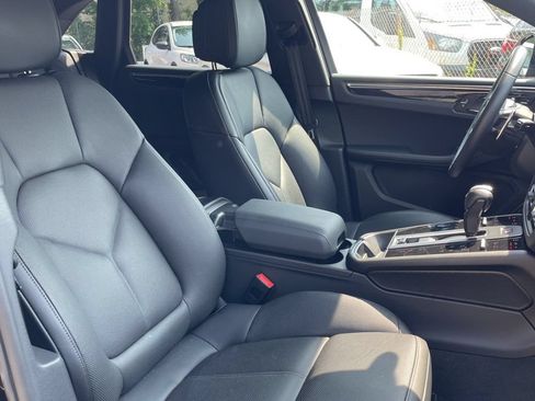 Used 2025 Porsche Macan AWD/4WD image 11